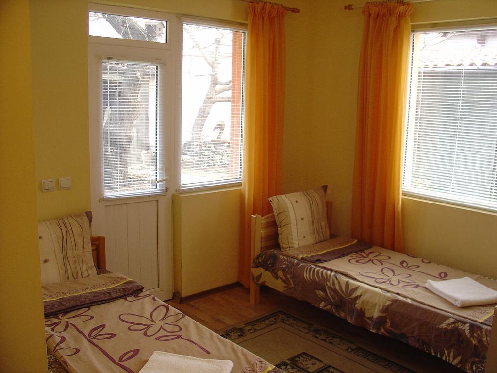 Guest House Alex Czernomorec Zewnętrze zdjęcie